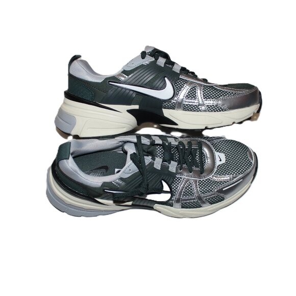 NIKE VINTAGE GREEN V2K RUNNING SNEAKERS US MEN 10/ US WOMEN 11.5/ UK 9/ EUR 42